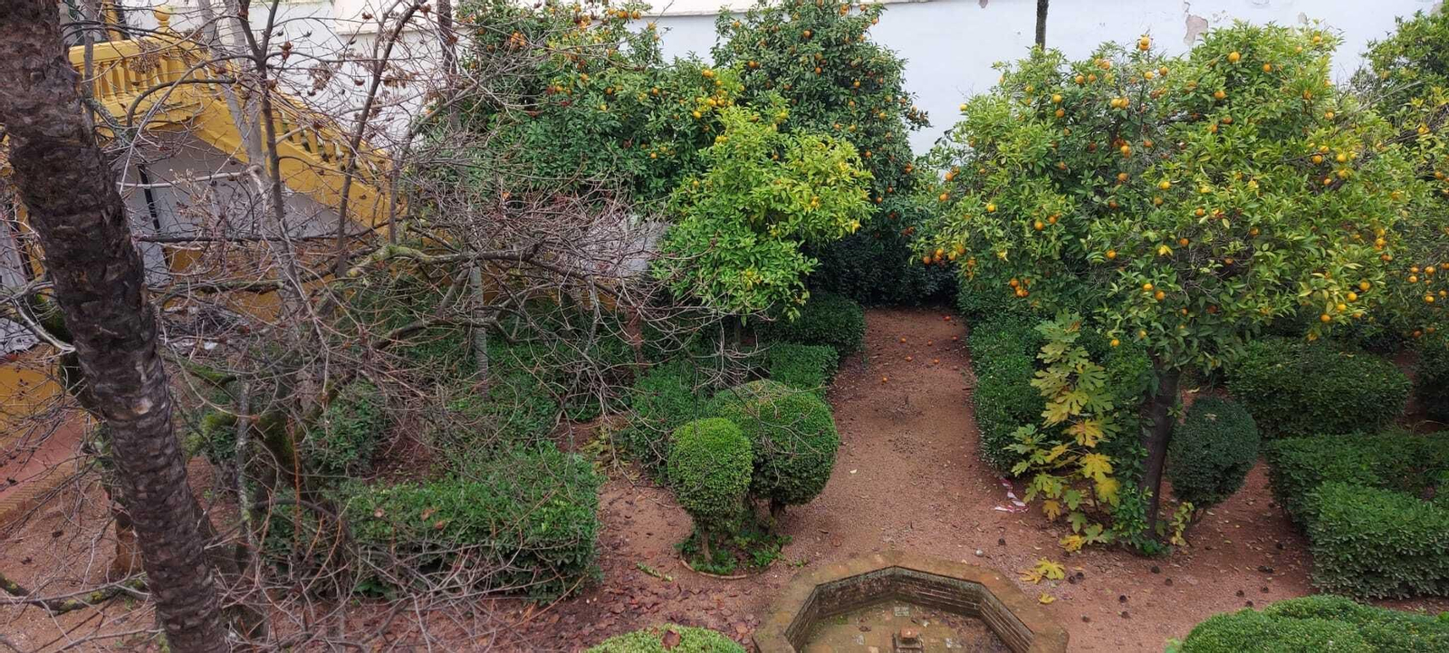 Uno de los patios del colegio San Lorenzo.