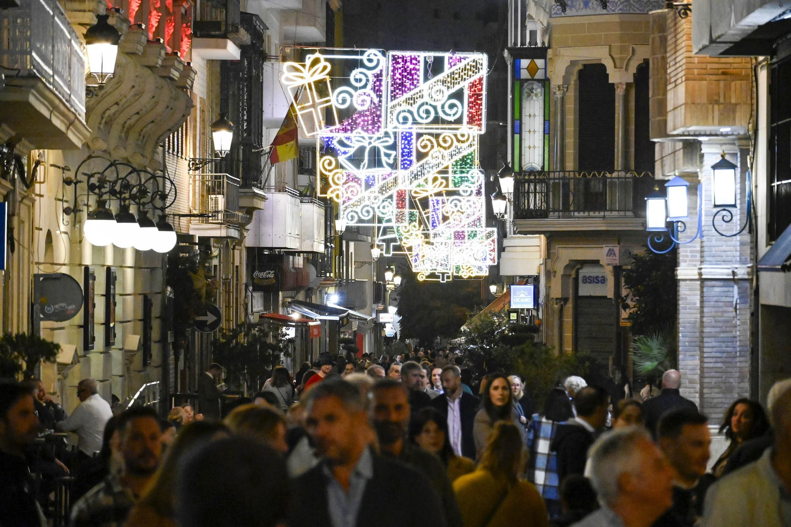 Imágenes de la nevada y alumbrado navideño en Huelva
