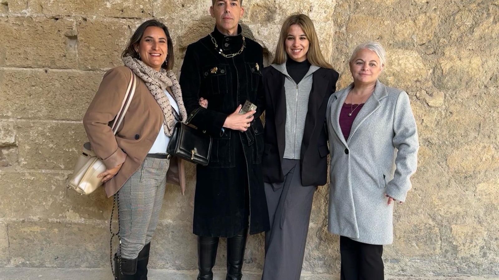 David Calleja, con Claudia Batista, Bianca Domínguez y Silvia Montiano.