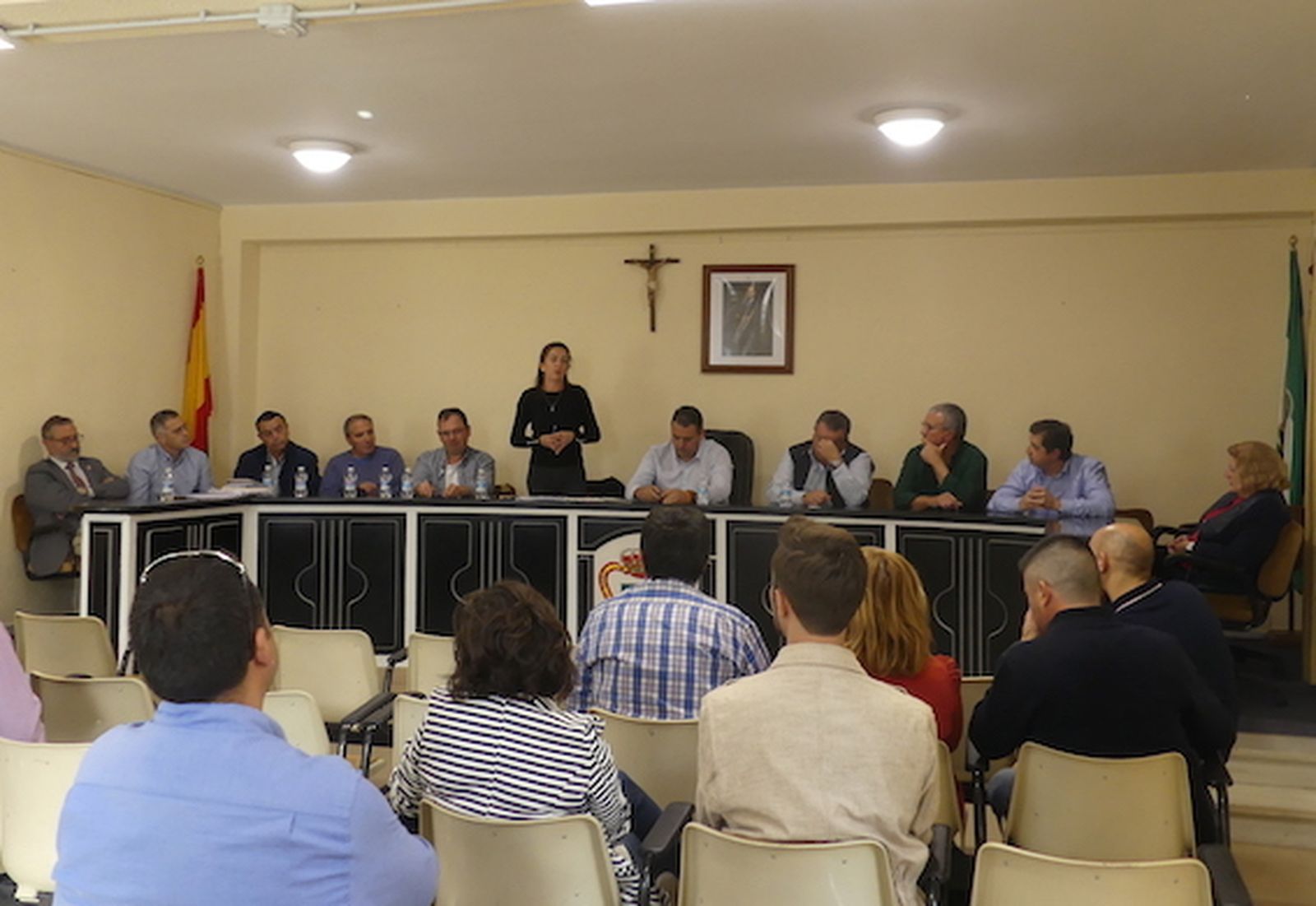La delegada de Agricultura, Aránzazu Martín, durante la reunión en el Ayuntamiento de Tíjola.
