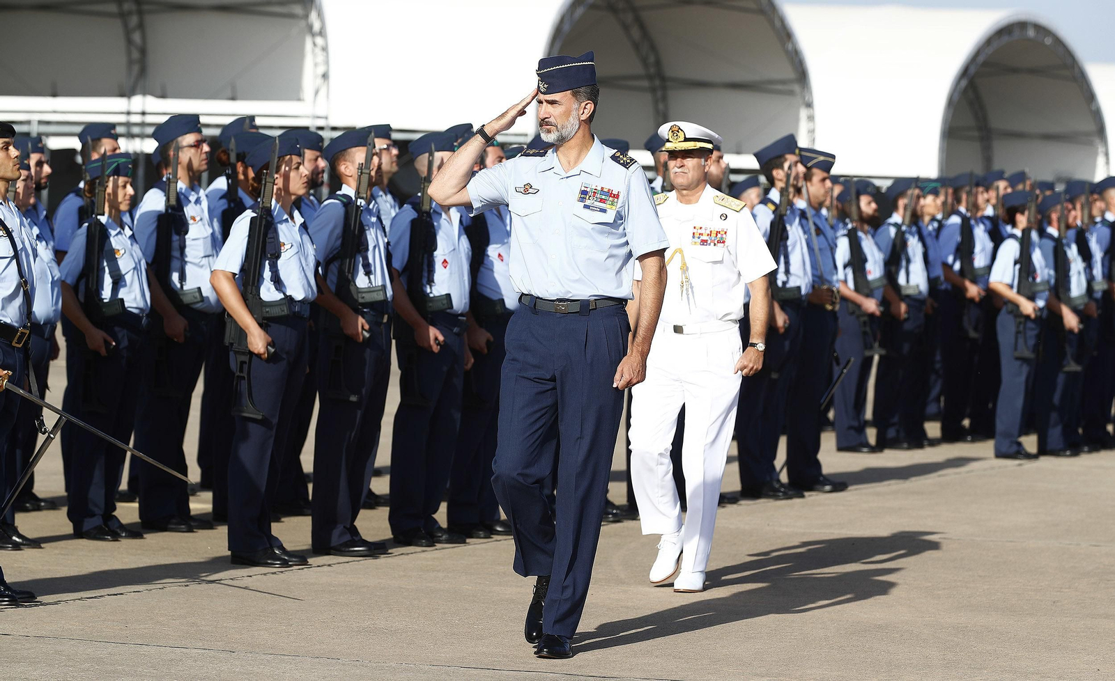 El rey Felipe VI visita la base de Morón
