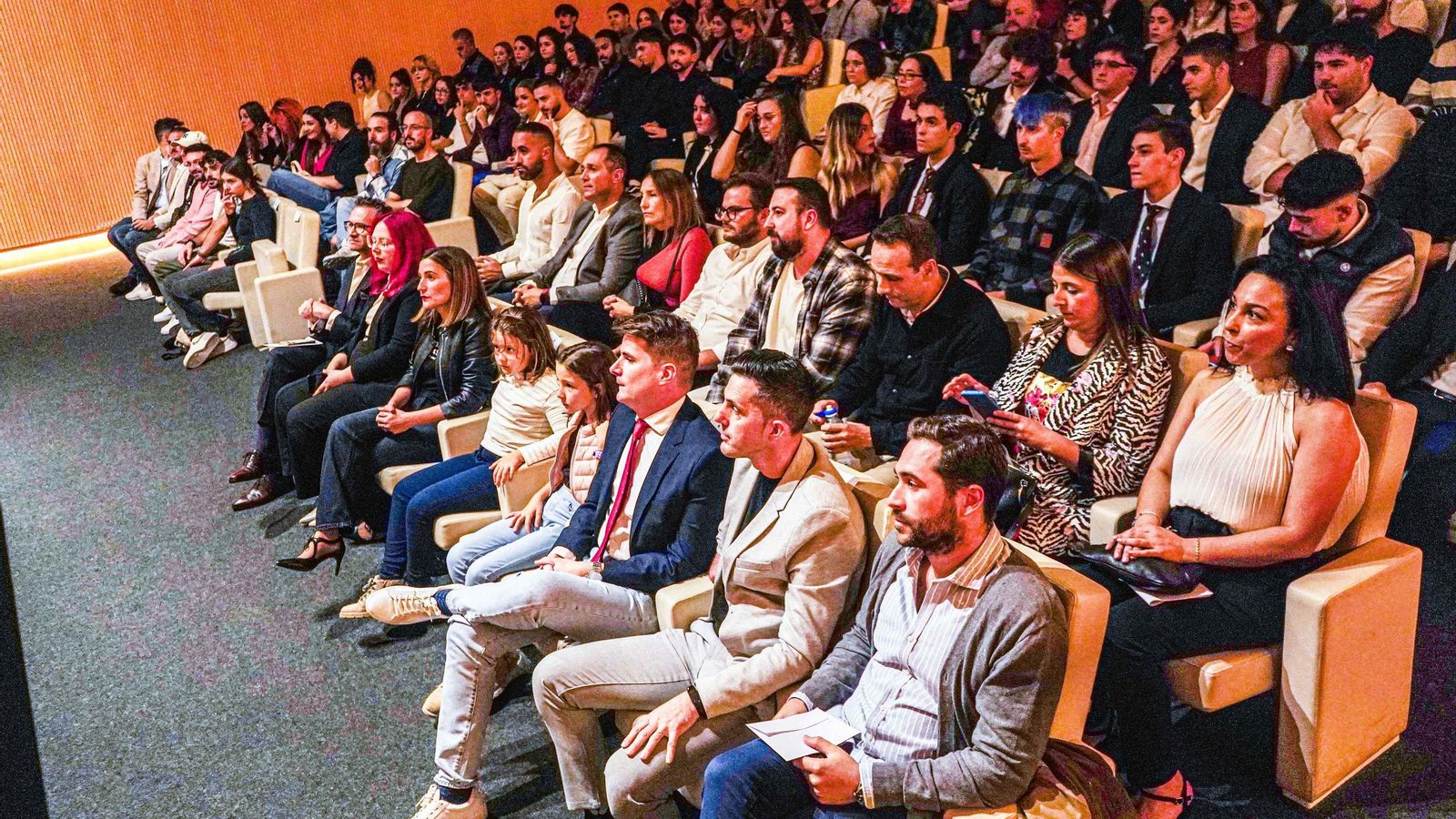 Más de 250 invitados se dieron cita a este evento que se realizó en la Cámara de Comercio de Granada.