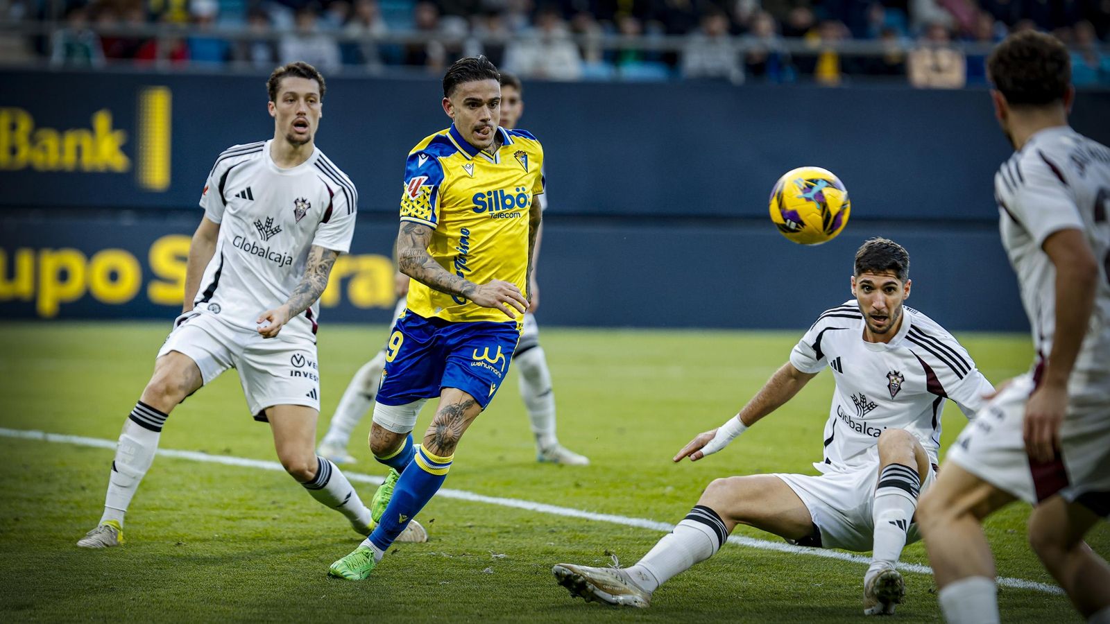 Búscate entre las fotos del partido de fútbol Cádiz CF - Albacete Balompié