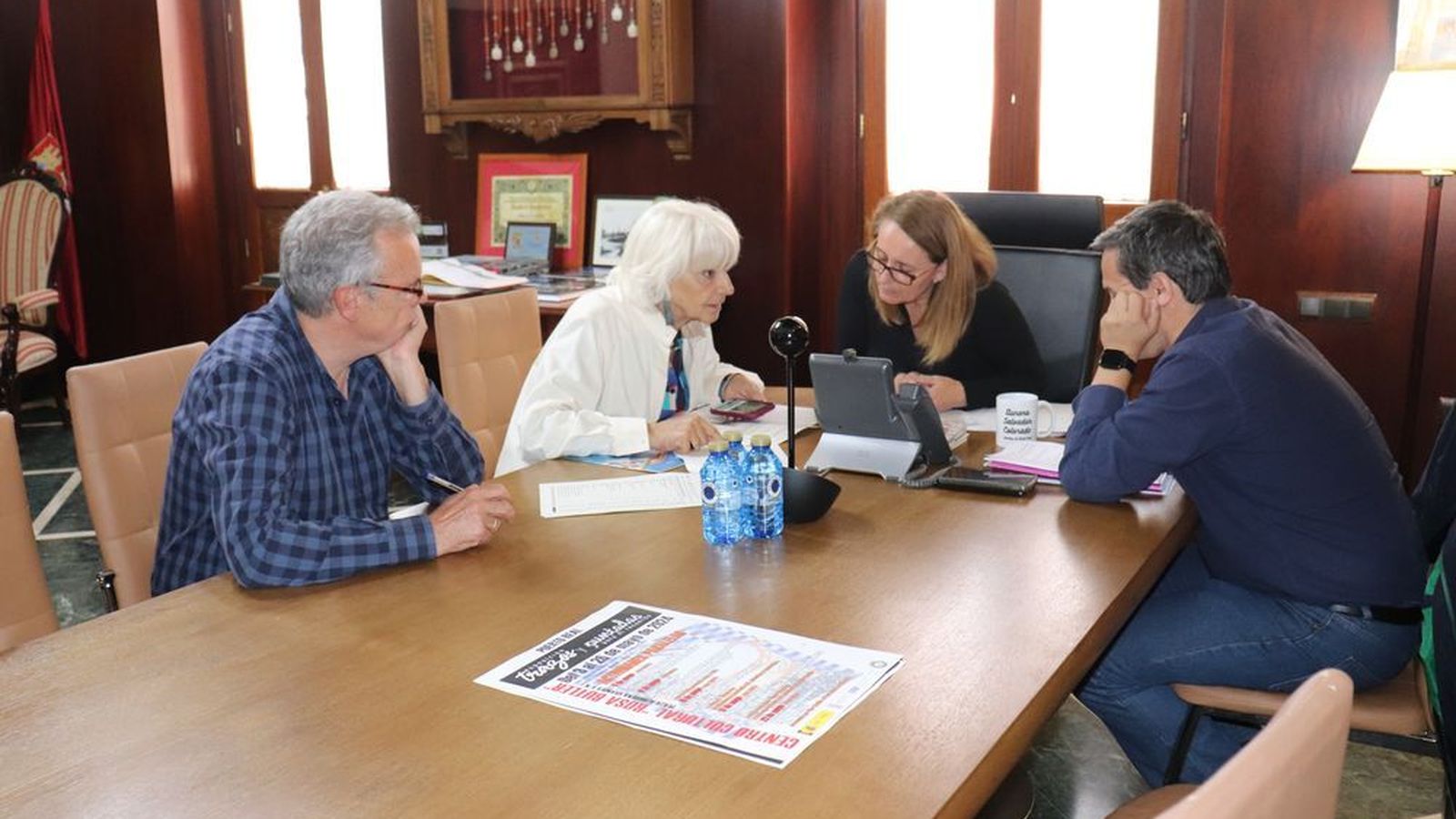 Reunión entre Teófila Martínez y Aurora Salvador