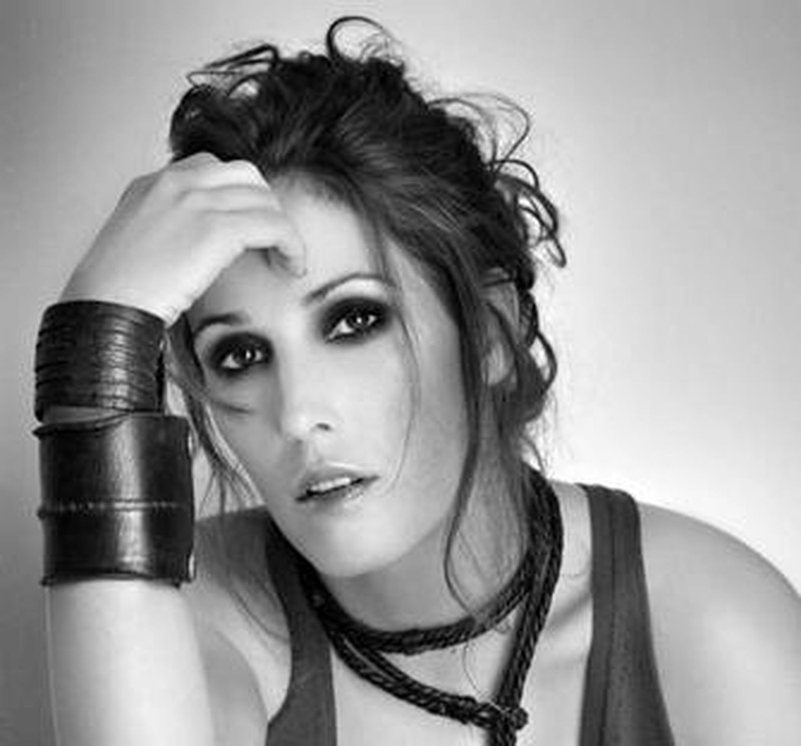 Malú vuelve con nueva imagen a Almería.