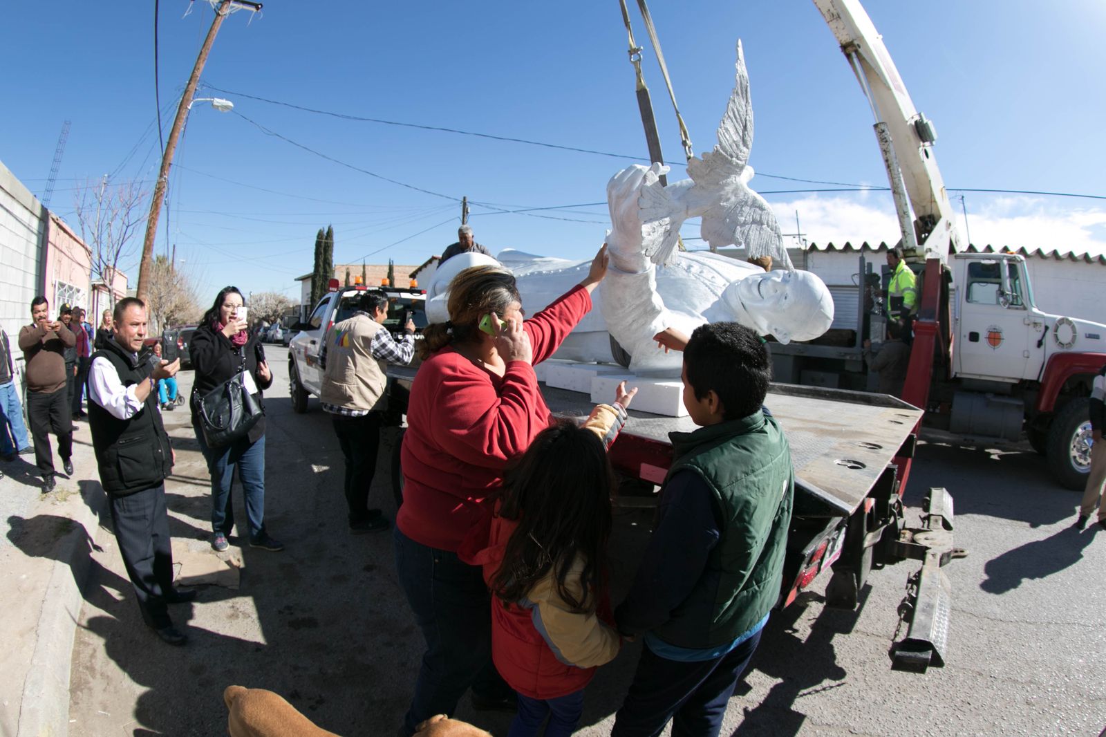 Una escultura del Papa en la frontera de EEUU y México