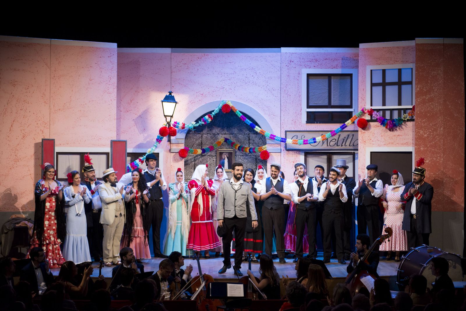 La Compañía Sevillana de Zarzuela durante una actuación.