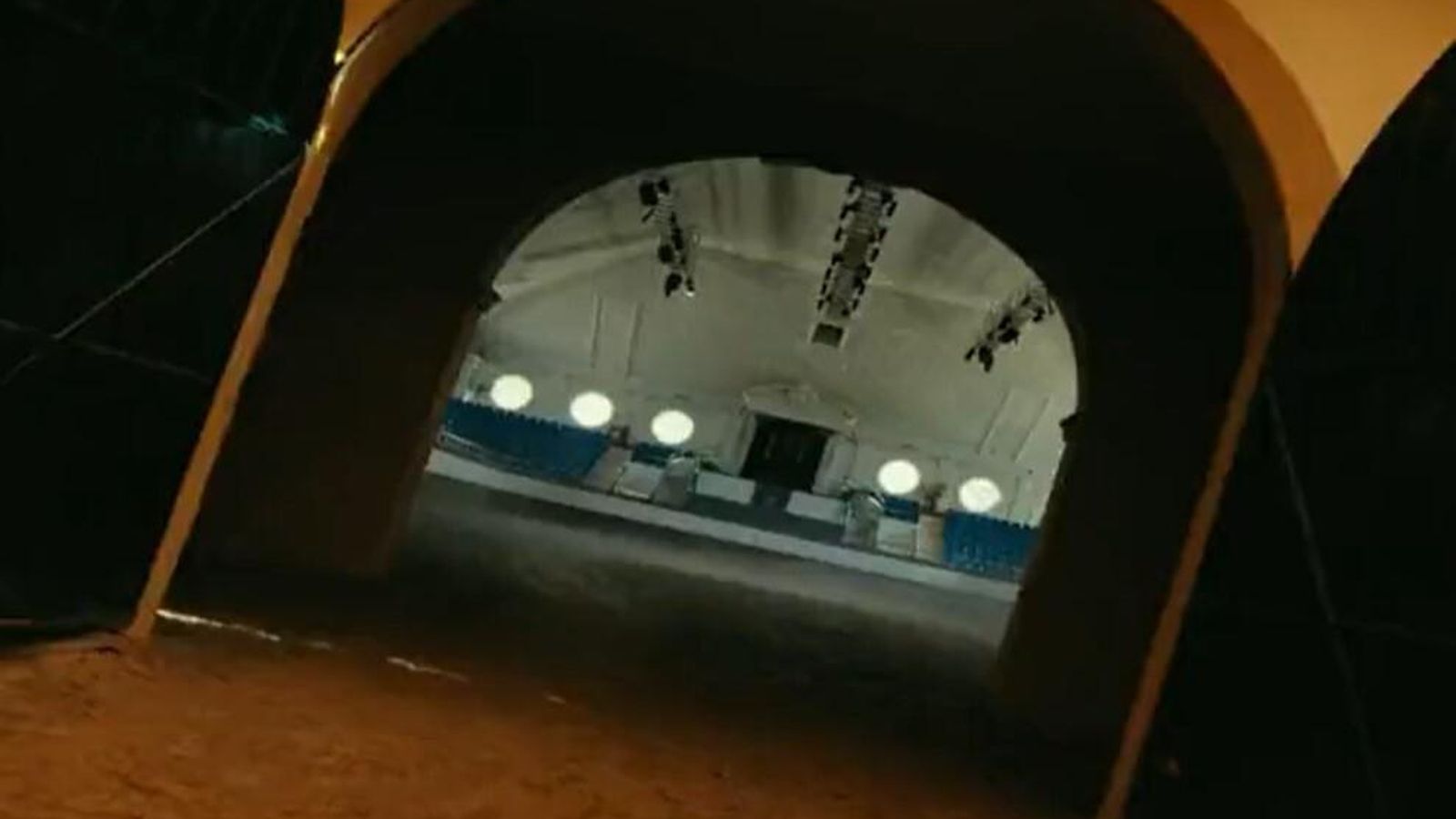 Instante del spot en el que aparece la Real Escuela de Arte Ecuestre.