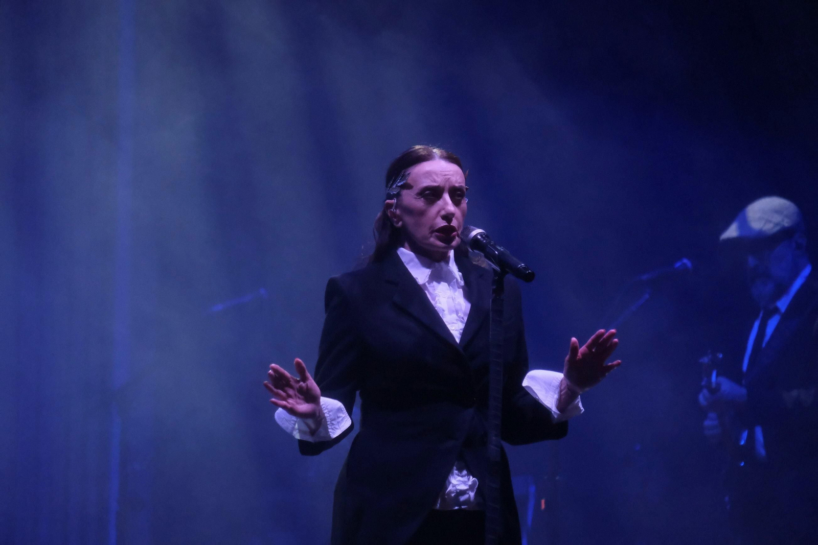 Luz Casal abre las ventanas de su alma en su concierto en Córdoba, en imágenes