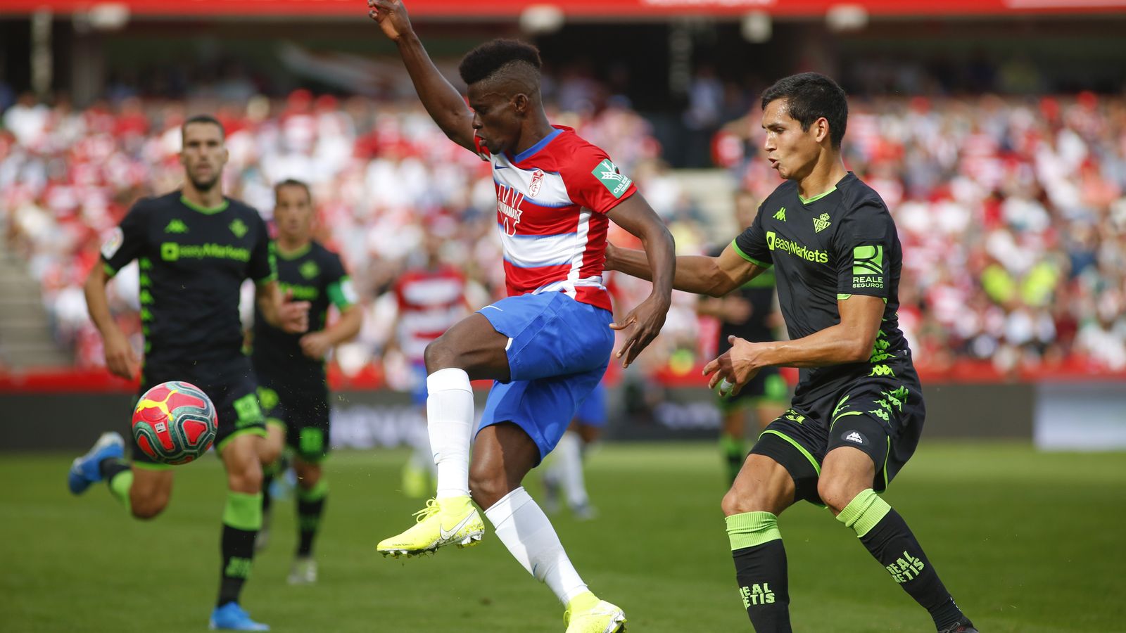 Ante las ausencias de Montoro y Yangel Herrera, Ramón Azeez tendrá que retrasar su posición para ayudar a Gonalons.