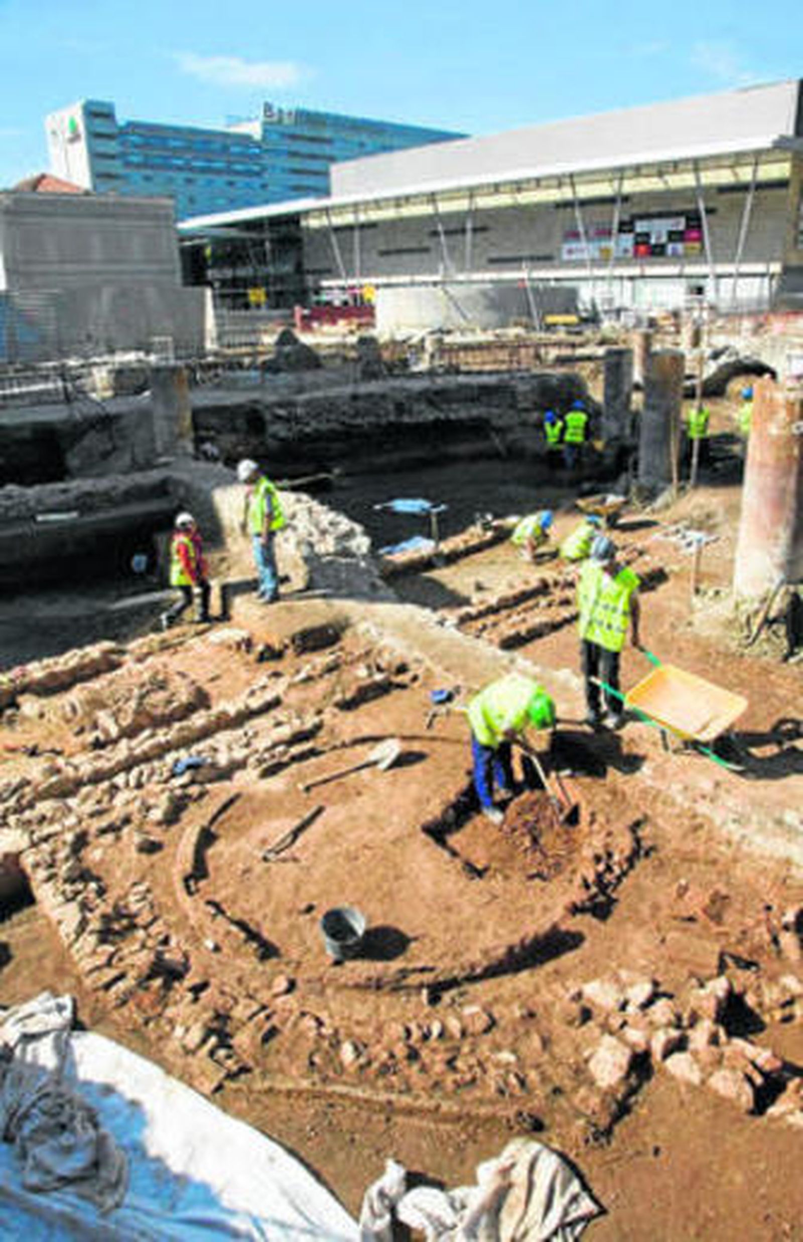 Hornos aparecidos en Málaga junto a la Estación María Zambrano, que han sido inventariados y finalmente cubiertos.