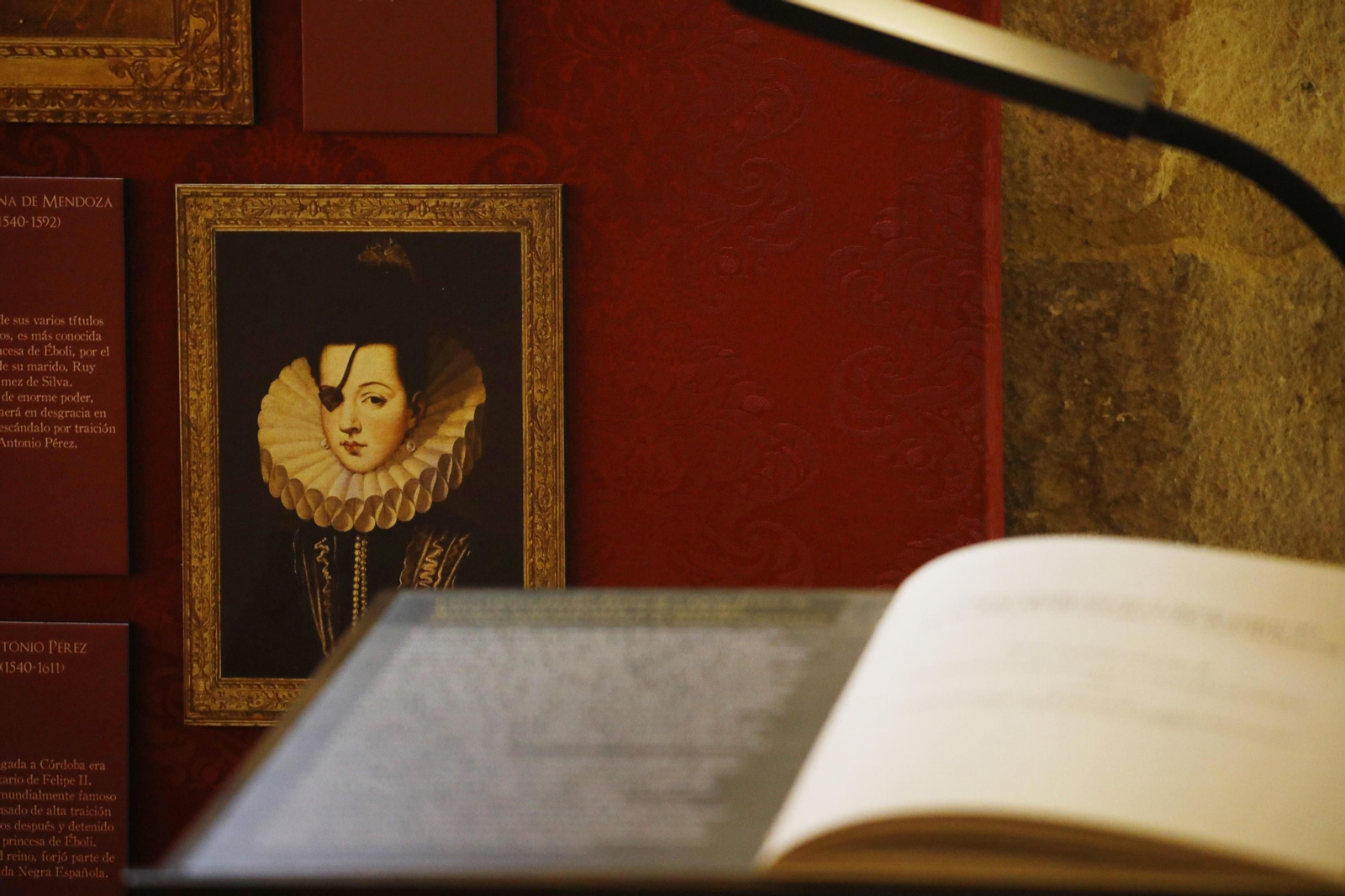 La exposición 'Córdoba, capital de un imperio. La visita de Felipe II en 1570', en imágenes