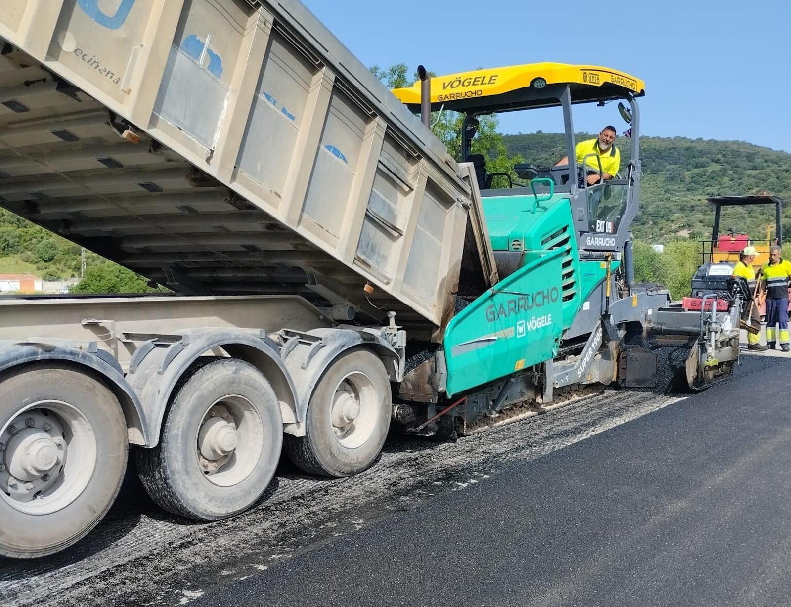 Obras de mantenimiento de firme en la carretera A-373, en la provincia de Cádiz