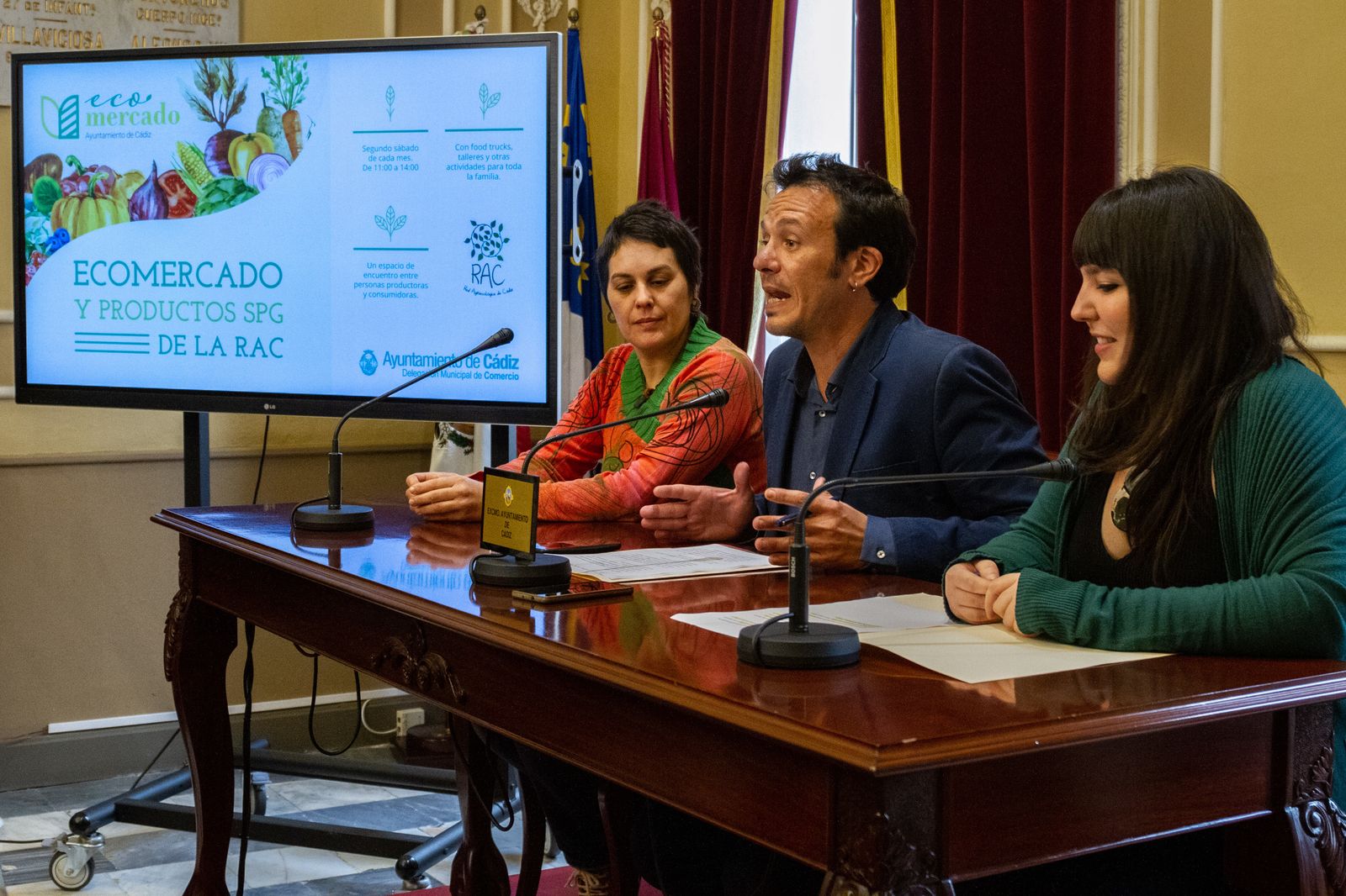 El alcalde, José María González, comparece en rueda de prensa esta mañana para preentar el Ecomercado.