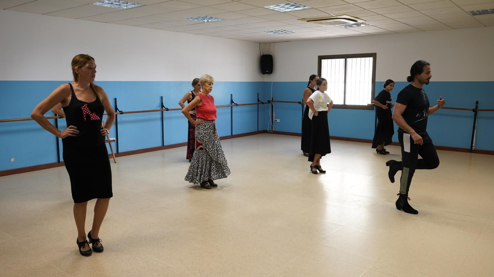 Fotos de las clases de flamenco de Flamenco Tours en la escuela Sánchez Verdú de Algeciras