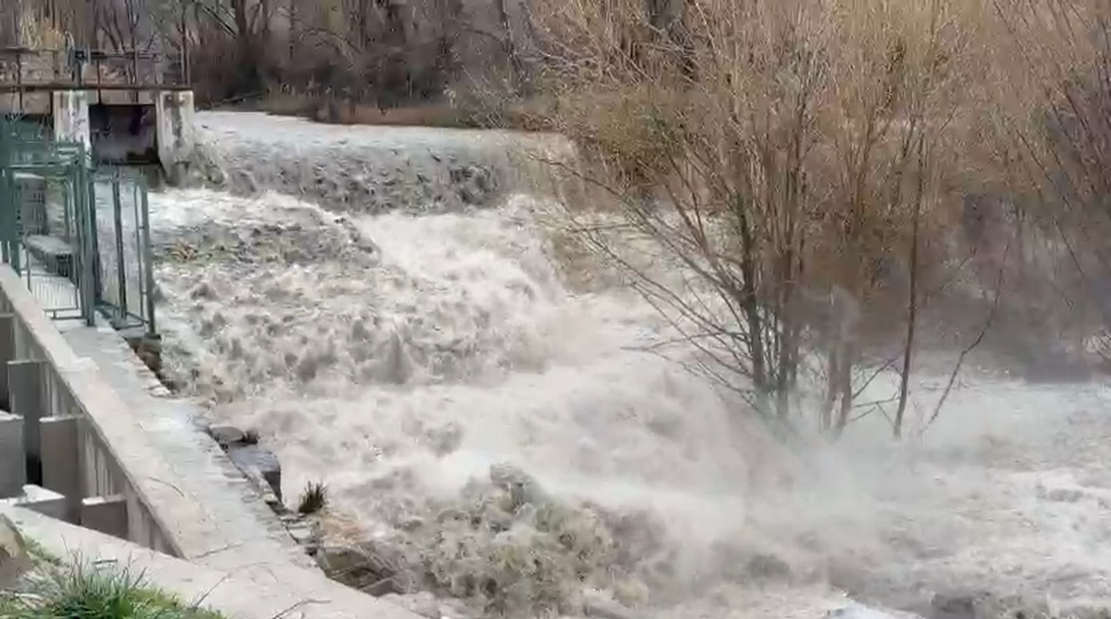 Caudal del río Genil a la altura de Cenes de la Vega, en la Presa Real de la Acequia Gorda