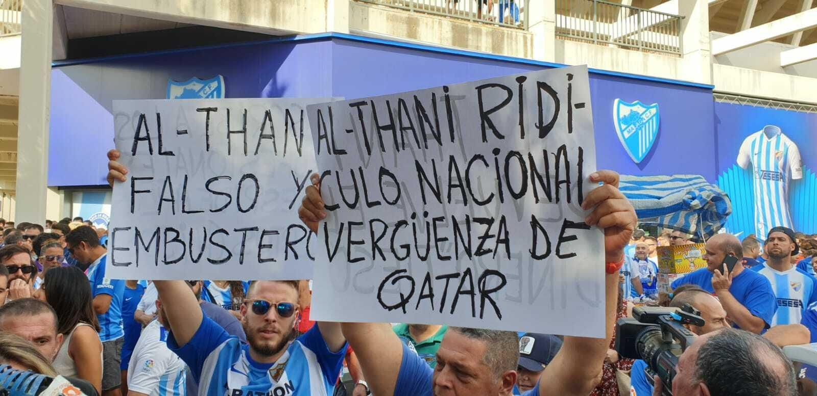 Las fotos de la manifestación contra el jeque antes del Málaga - Almería