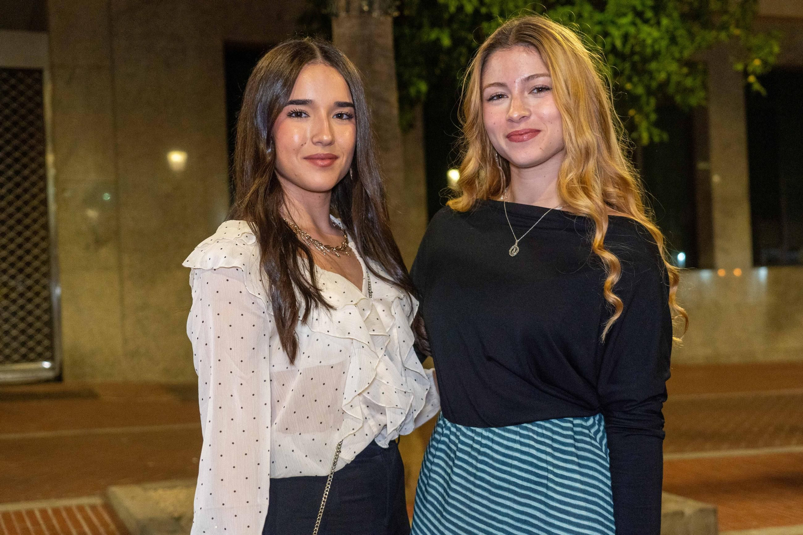 Imágenes de los invitados a la gala de los  37 premios Onubenses del Año