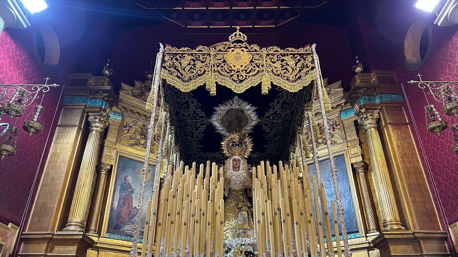 La Virgen de los Dolores en su paso de palio para su salida extraordinaria