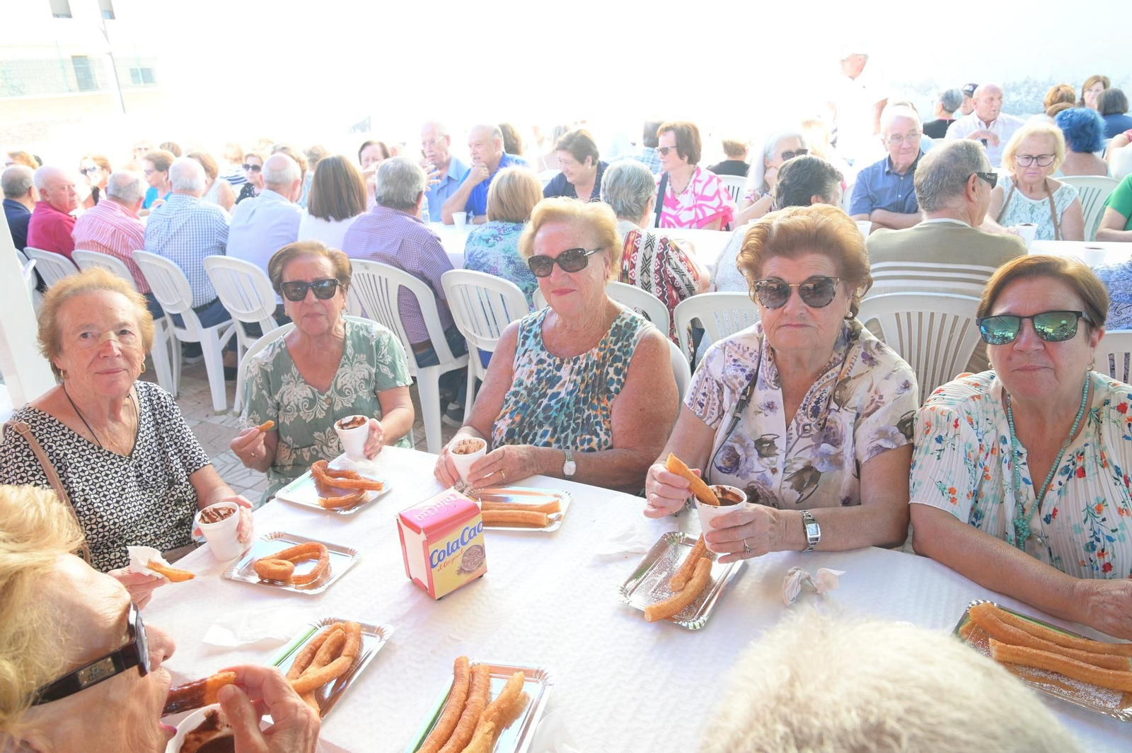 Señoras de Vera en el tradicional desayuno.
