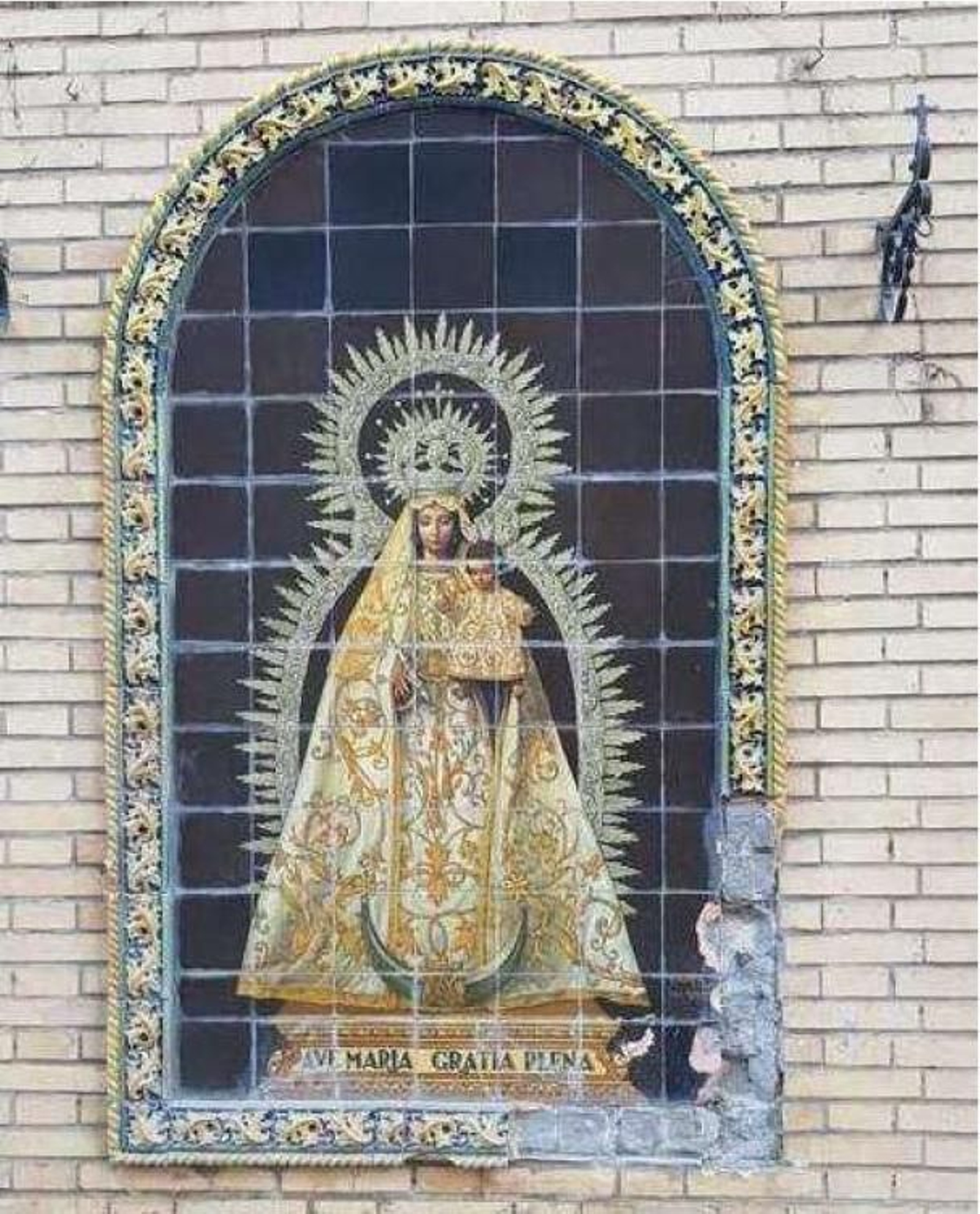 El retablo de la Virgen del Valle, obra de Enrique Orce, antes de ser retirado.