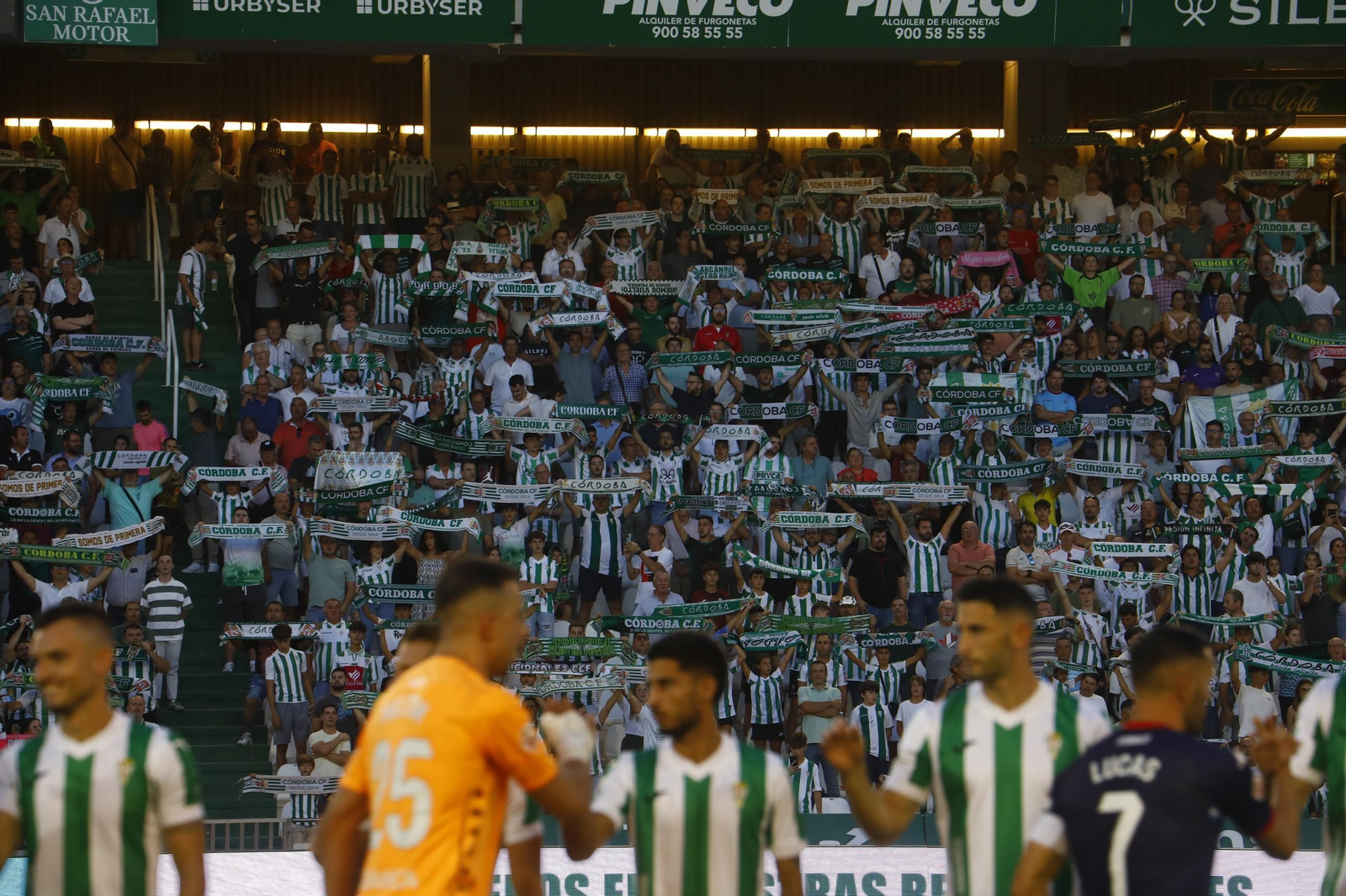 Las mejores fotos del ambiente en El Arcángel para el Córdoba CF - Deportivo