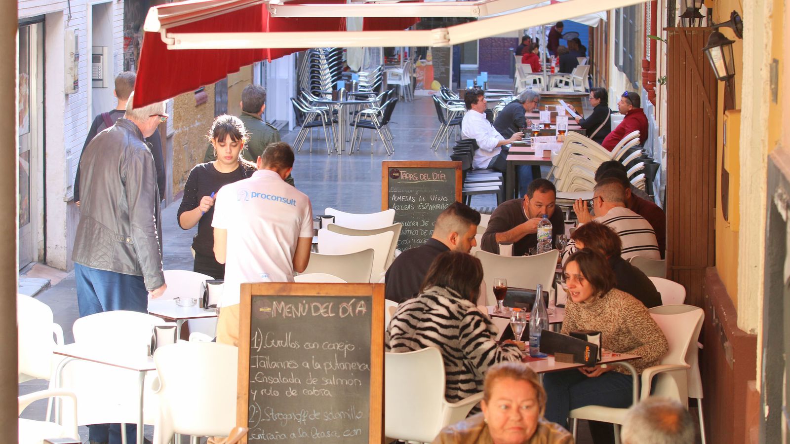 Terrazas en los aledaños de la antigua sede de Correros