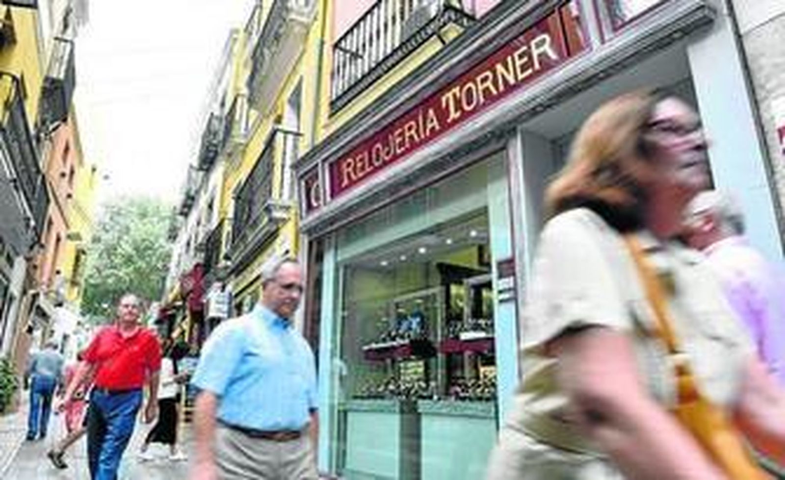 La nueva tienda que Relojería Torner ha abierto en Alcaicería tras permanecer casi 140 años en Sagasta.