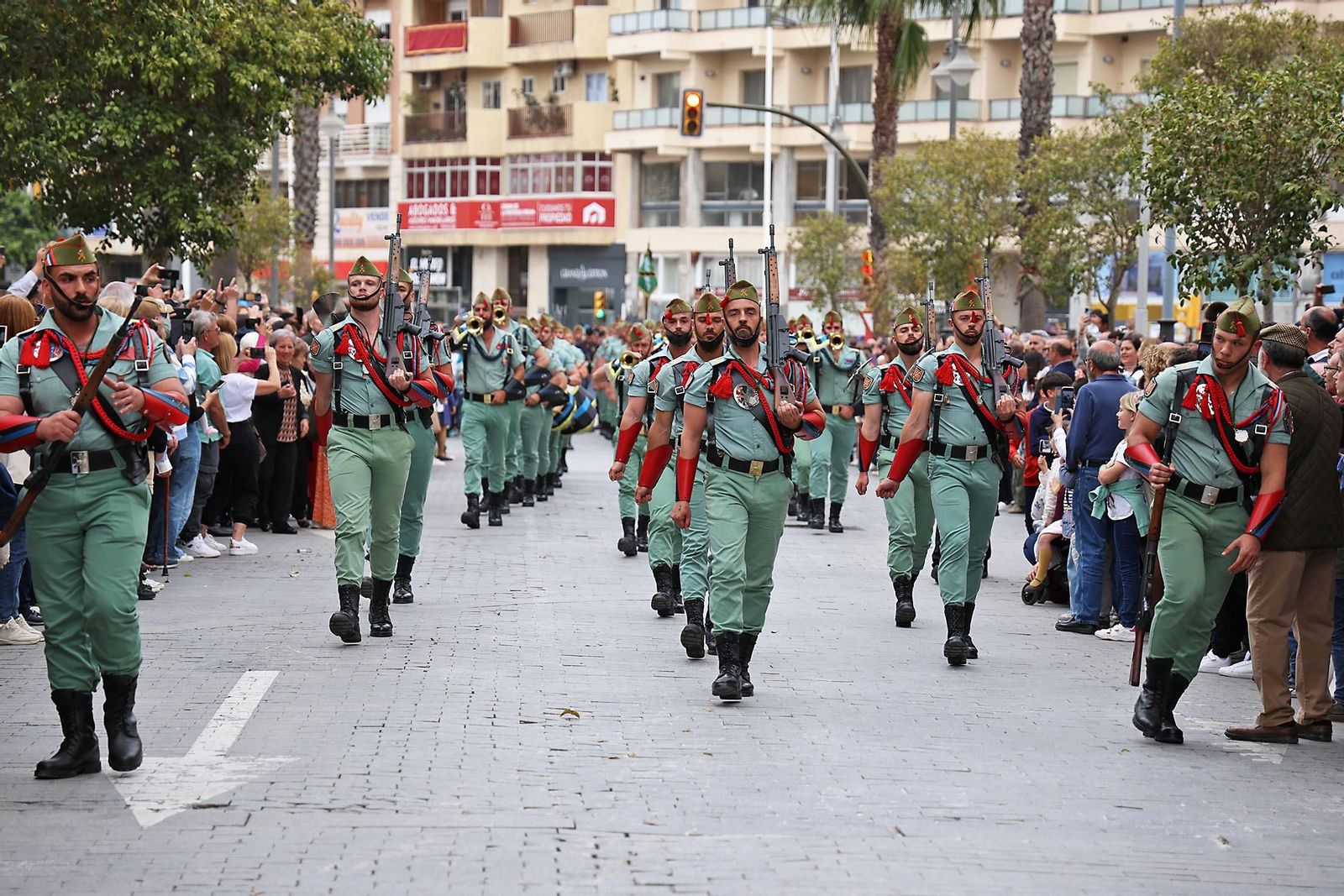 Las mejores imágenes del Sábado de Pasión en Huelva: La Legión con el Cristo de la Vera+Cruz