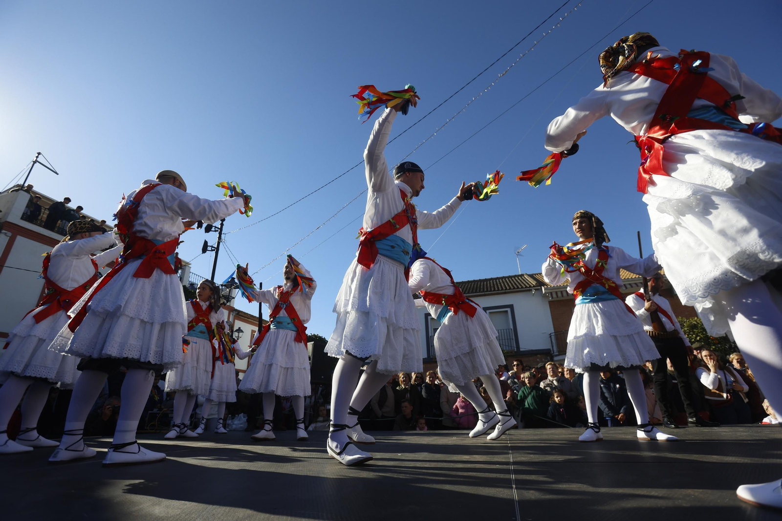Las espectaculares imágenes de la Danza de los Locos y el Baile del Oso de Fuente Carreteros