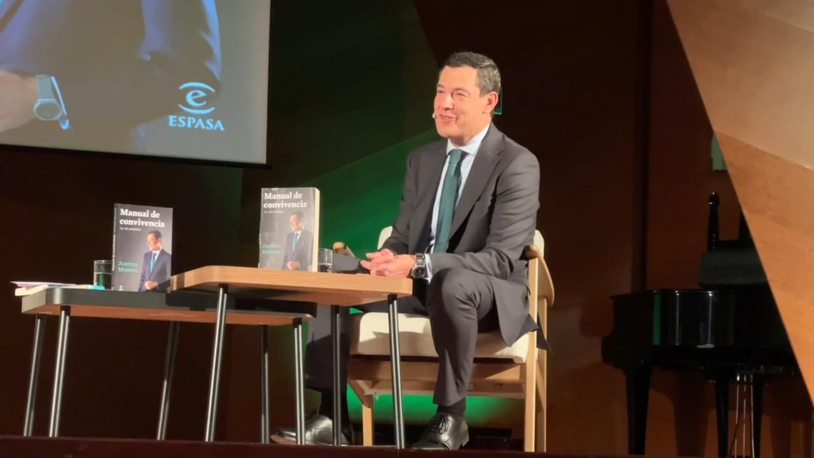 Juanma Moreno presenta en Madrid su libro 'Manual de convivencia' Juanma Moreno presenta en Madrid su libro 'Manual de convivencia'