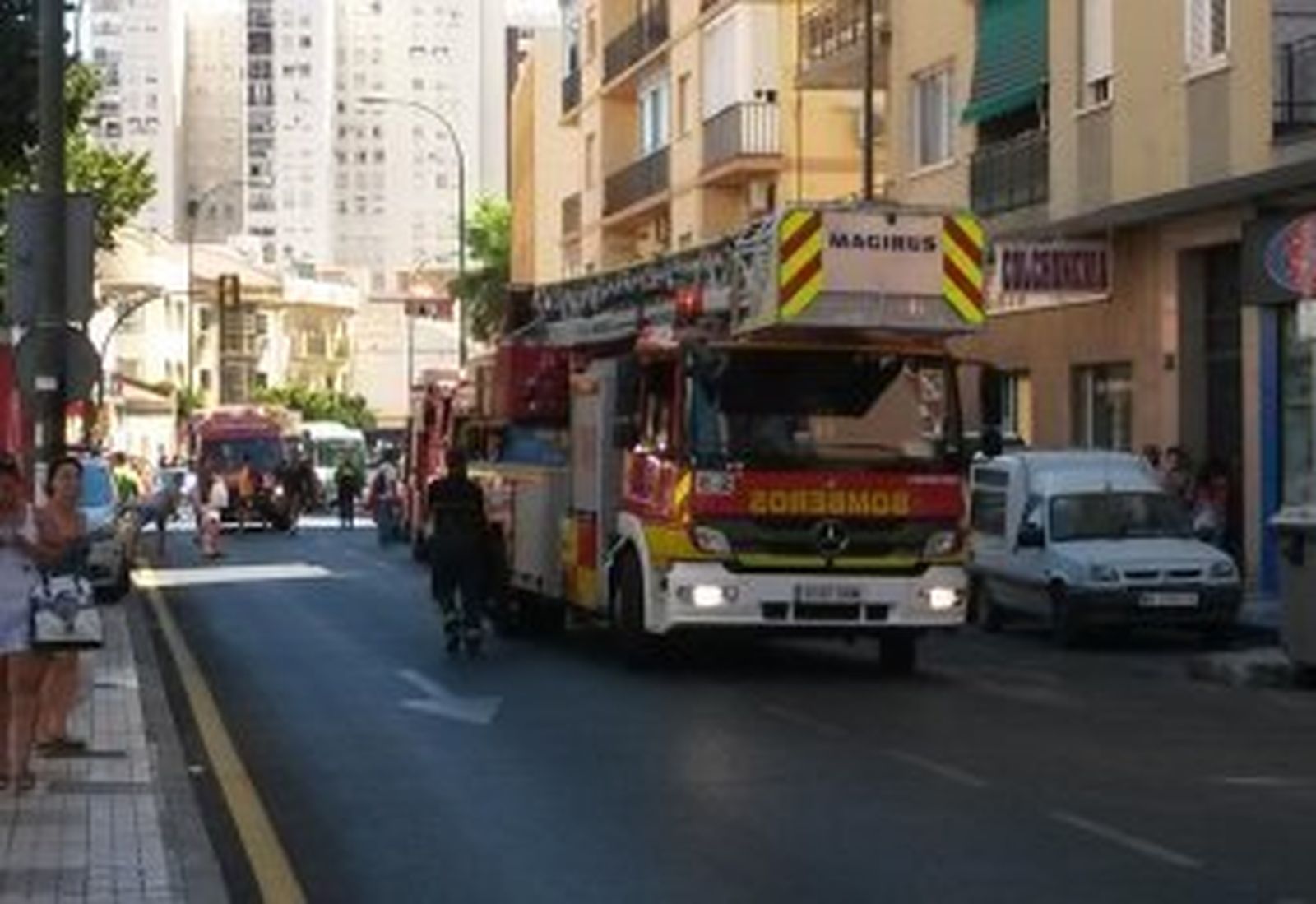 Cortado al tráfico el Paseo de los Tilos por un incendio en una vivienda