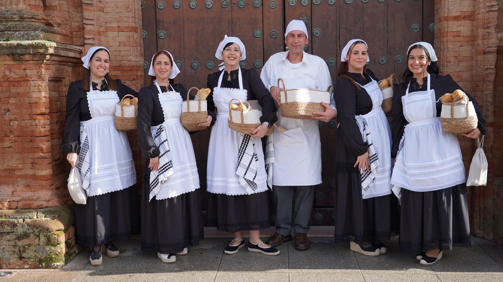 Así se disfrazaron los moguereños para la Feria de Época 1900 de Moguer