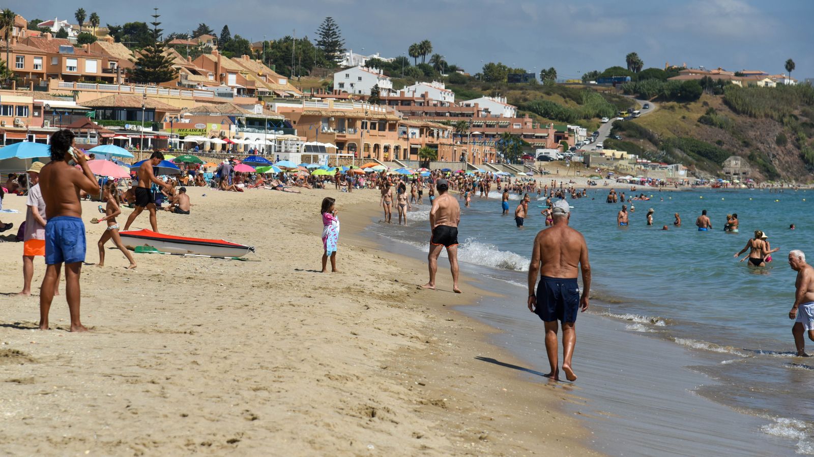 Las fotos del ultimo domingo de la temporada oficial de playas en Algeciras