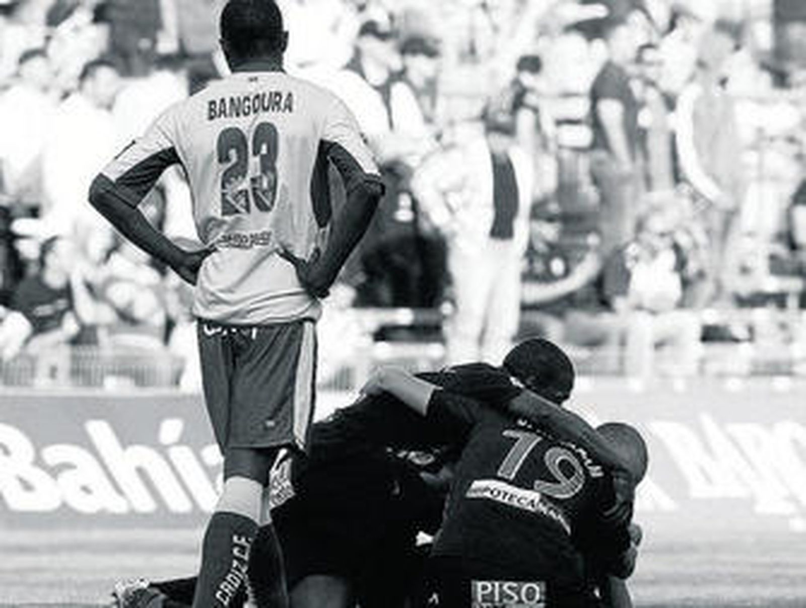 Los jugadores del Nástic se abrazan tras un gol visitante en el Cádiz-Nástic de hace dos temporadas.
