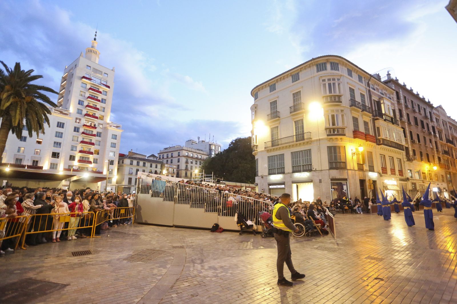 Así son las polémicas vallas desde las que se ve la Semana Santa de Málaga (fotos)