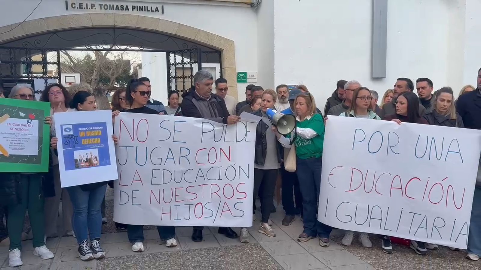 Protesta de las familias del colegio Tomasa Pinilla de Guadalcacín