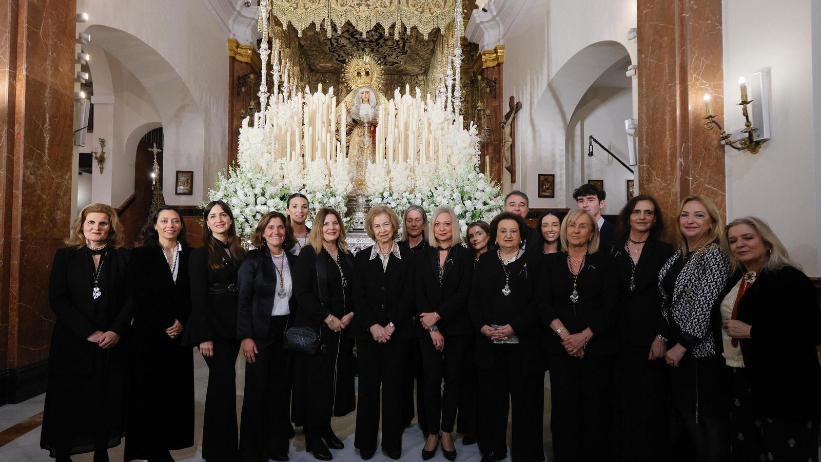 Reina Sofía en Esperanza de Triana 2