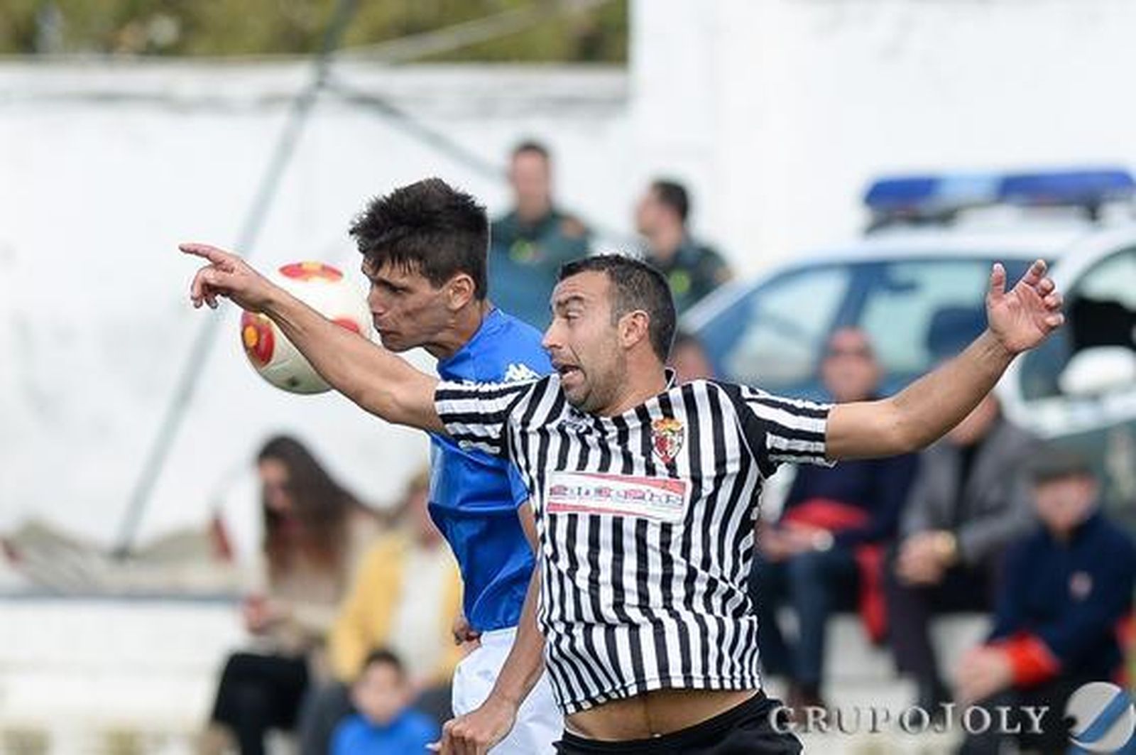 El XCD, que tampoco paga al árbitro, cae ante el Mairena (2-1) con un gol dudoso en el minuto 89.

Foto: LOF