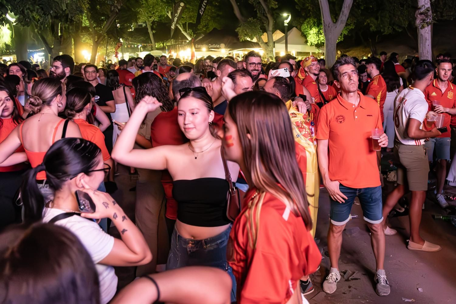 La euforia jiennense por la victoria de España, imágenes