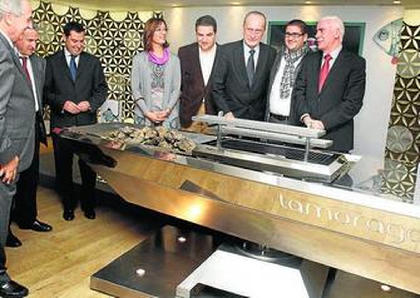 Dani García, entre Francisco de la Torre y Luciano Alonso, ayer.