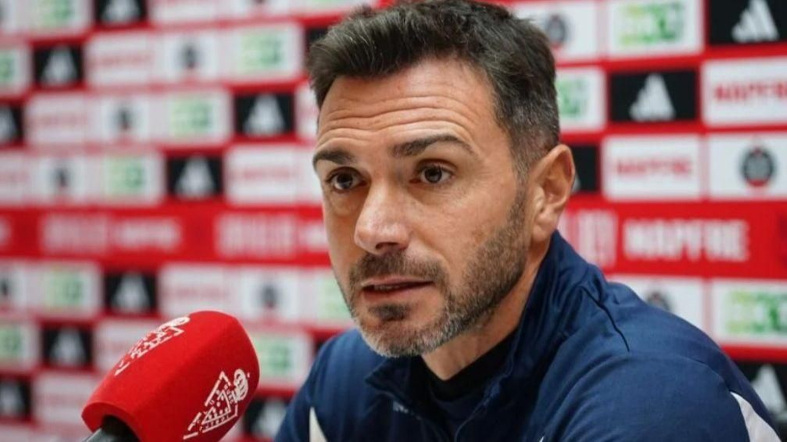 Adrián Colunga, técnico del Murcia, en rueda de prensa.