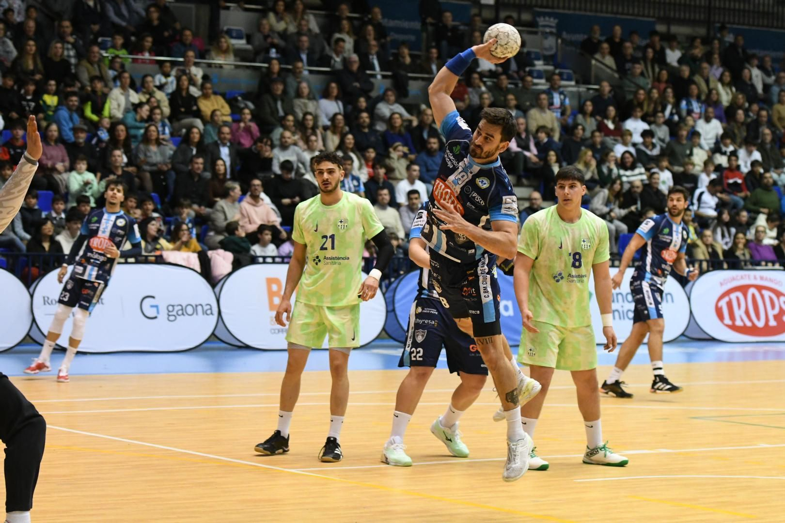 Día redondo para el Trops Málaga (27-24)