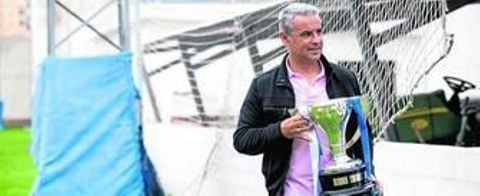 Sergio Pellicer sostiene el título que le da un billete para la UEFA Youth League.