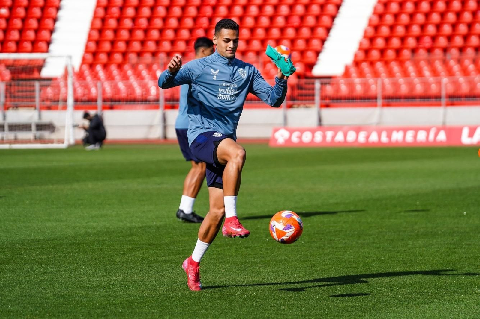 El brasileño, sonriente en un entrenamiento del equipo rojiblanco.