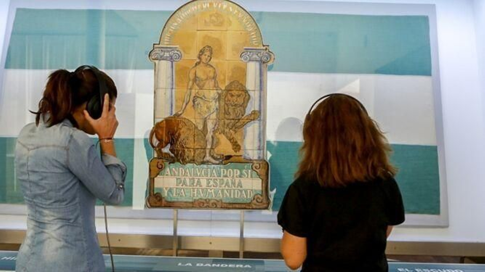 Los símbolos de Andalucía –la bandera, el himno y el escudo– también serán protagonistas de esta conmemoración con la edición de nuevos recursos audiovisuales divulgativos.