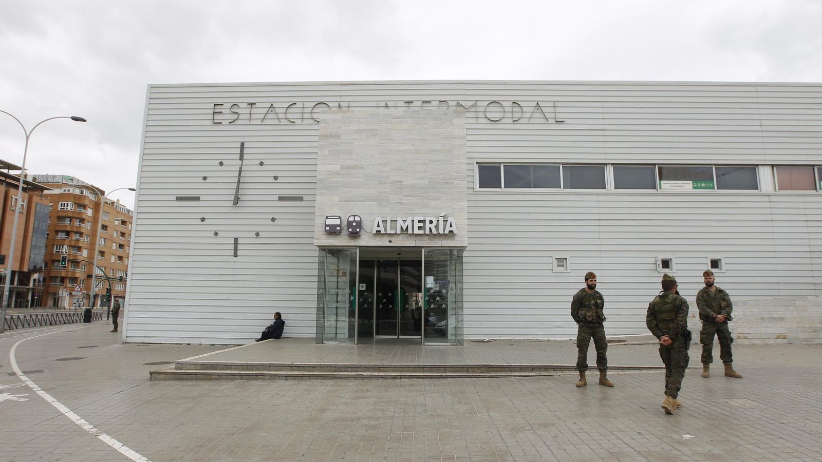 La Legión se suma en Almería a la vigilancia para el cumplimiento del estado de  alarma