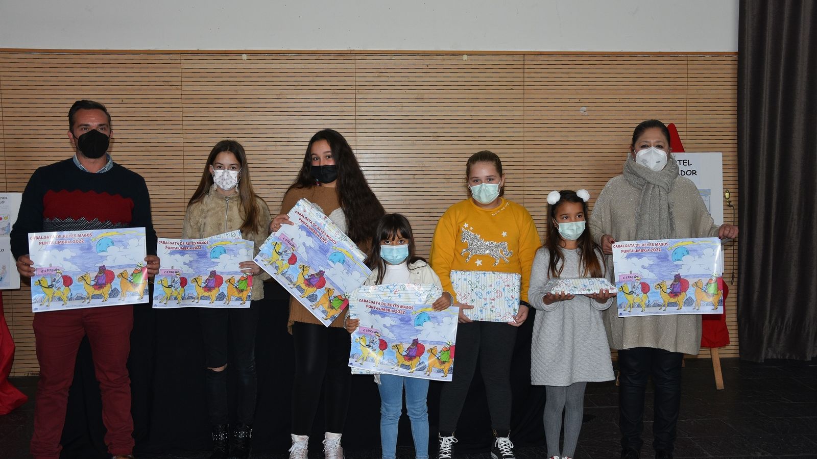 La alumna Ana Pacheco ha sido la vencedora con una imagen de Sus Majestades paseando por el espigón puntaumbrieño