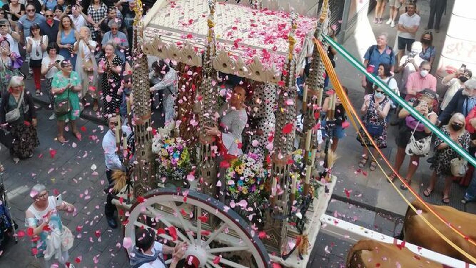 La Hermandad del Rocío de Barcelona en su salida hacia la Aldea el pasado mayo.