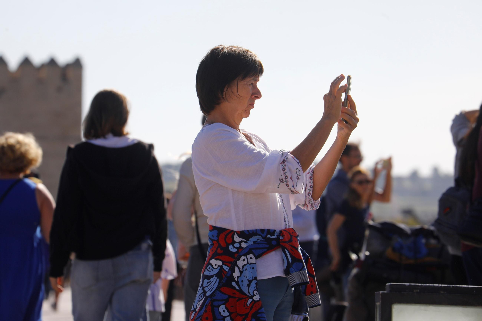 Las imágenes de Córdoba repleta de turistas en el Puente de los Santos